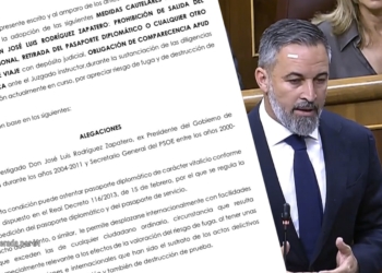Vox exige la retirada inmediata del pasaporte a Zapatero. Documento judicial sobre José Luis Rodríguez Zapatero junto a una imagen de Santiago Abascal en el Congreso.