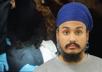 Henry Nowak: esposado mientras agonizaba, la prueba del suicidio británico. hombre con turbante azul superpuesto sobre una imagen de fondo oscura y desenfocada.
