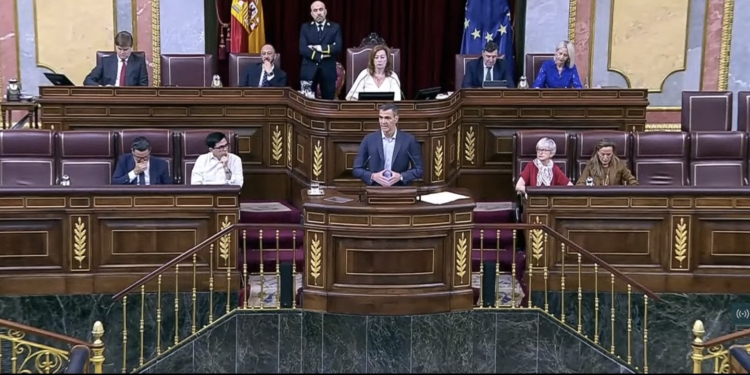 Sánchez a las 09:00 en directo: el líder rinde cuentas ante el Congreso. Pedro Sánchez hablando en la tribuna del Congreso de los Diputados
